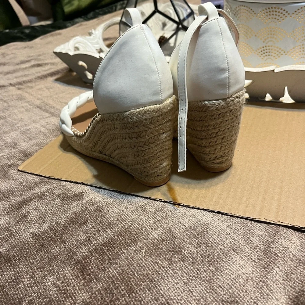 Lulu’s Women's White Wedge Sandals- Size 6 1/2